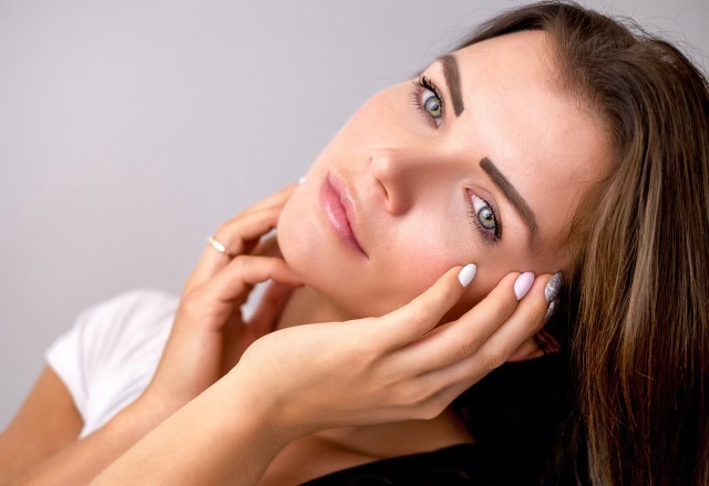 Faltenunterspritzung mit Botox oder Hyaluronsäure Faltenunterspritzung mit Botox oder Hyaluronsäure
